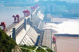 船舶过三峡大坝船闸，要收费吗？看完你就知道了