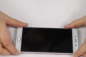 手机屏幕钢化膜，如何撕掉才不会伤到手，教你一个小妙招