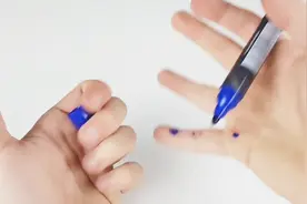 轻松一步，就能完美洗干净手上笔渍！知识就是力量，太厉害了！