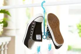 洗的鞋子太难干！教你一招，这样晾鞋子，干的速度快两倍