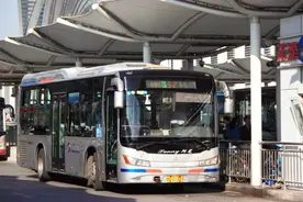 逆天了！中国拥有第一辆公交车的城市居然不是北上广，而是……视频封面