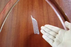 双面胶痕难去除？那是没找对方法，吹一吹，涂一涂，痕迹去无踪！