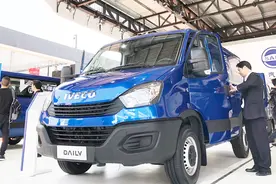 全新依维柯组团来车展 这台封闭货车很适合高附加值货物运输视频封面