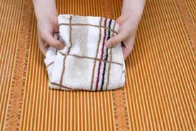 凉席一年没洗原来这么脏，教你5分钟清洗凉席，洗的干净还能除螨视频封面