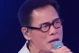 罗大佑献唱校园第一民谣《童年》！能让我们热泪盈眶的歌不多了！