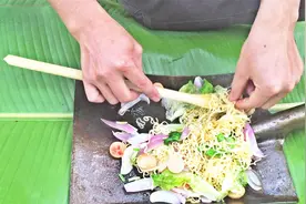 方便面不拿开水泡 一本正经地拿来炒 味道会是怎么样？