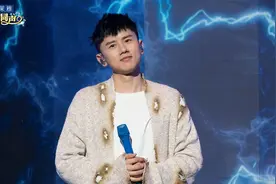 《异口同声》张杰爆与谢娜相处秘笈：说啥都要紧紧抱住她！这也太甜了！图片