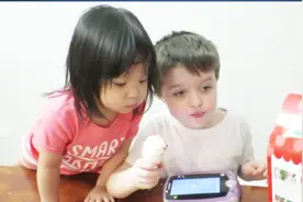 「美美的日记」美美馋的不行，金士顿小哥哥快把冰淇淋给我吃吧视频封面