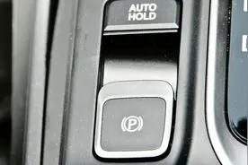 电子手刹方便又流行，为啥日系车却很少用？老司机说了实话，太坑