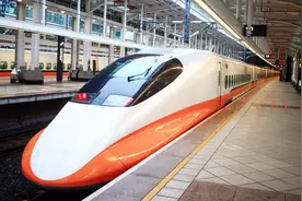 为什么很多人宁愿坐火车卧铺，也不坐高铁和飞机？答案万万没想到