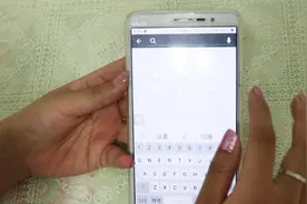 怎么用手机微信快速查找老朋友的朋友圈？看看这个，一学就会！视频封面