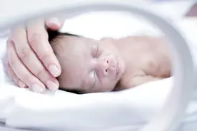 如何照顾好“迷你宝宝”？送你一份早产儿护理宝典！图片