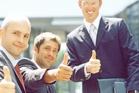 为什么男生拍照时都喜欢竖大拇指，这个手势究竟有什么特殊意义？