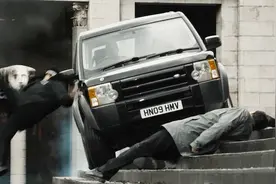 路虎就是牛，危难时刻接上总统一阵狂奔