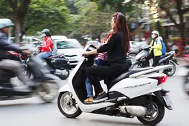 电动自行车乱象调查：卖家主动解锁限速设置 超速车最高时速120视频封面