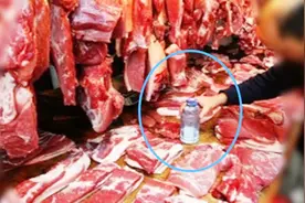 市场惊现猪肉上撒白粉 粉状物质究竟为何物？食用是否安全？视频封面