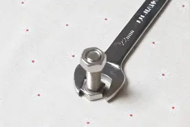 拧螺丝没有扳手怎么办？这个方法帮你快速解决，看完涨姿势了视频封面