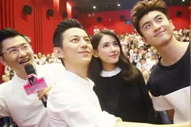 在何炅的《栀子花开》MV中就有彭宇的出演，如今他已蜕变成电影人视频封面