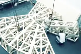 将来的房子全靠机械切割安装，以后木工老师傅是不是要失业了？视频封面