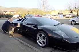 洗车一次5万？世界最黑洗车小哥，只洗豪车，竟然还要排队视频封面