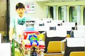 为什么火车上的水果零食一趟一个价？买火车上的特产到底亏不亏？