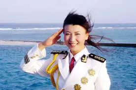 正师级海军大校闫学晶,亲手拔掉父亲氧气管,不顾反对嫁大10岁富商图片