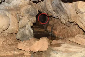 富贵发现天然泉水眼，泉水洞外看不出什么！进去后别有一番天地
