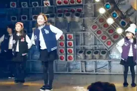 萌娃 超萌小萝莉们的可爱舞蹈表演，又想骗我生女儿视频封面