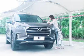 论20万超值国产越野车还数它，大通D90空间甚至敢叫嚣汉兰达！视频封面