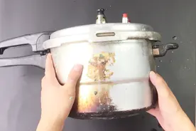 清洗高压锅的小妙招 洗完后和新的一样 大家学会了吗？