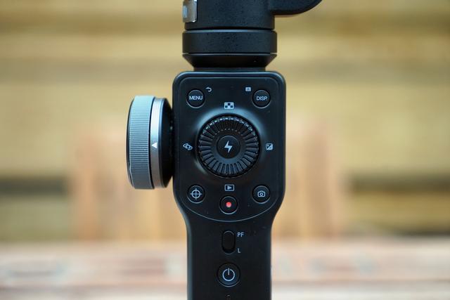 手机拍电影如此的简单：智云 SMOOTH 4 稳定器评测