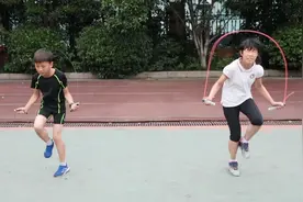 一分钟312个！全国跳绳联赛冠军杜卓霖接受杭城高手挑战，成功守擂视频封面