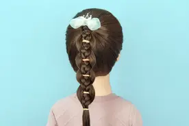 小女孩夏天不想披头散发 就给她扎款高马尾辫发型吧 好看又凉爽