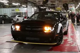 2018道奇Challenger SRT 社会肌肉哥 车狠话不多！视频封面