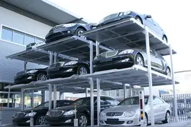 违规使用“升降车位”，车主和操作者被判各自担责50%图片