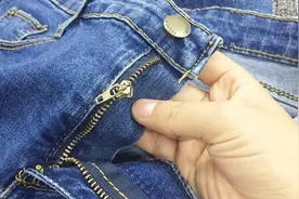 拉链一边脱落不用换新的，教你修理小妙招，简单两步不留一点痕迹