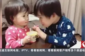 要不要生个二胎！日本超有爱兄妹走红 五岁哥哥把妹妹宠上天！视频封面