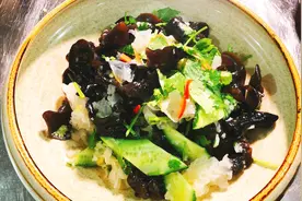 夏季爽口凉拌菜，木耳，银耳，黄瓜，一起拌，脆爽开胃又营养