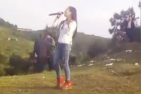 四川又火了一位民歌女歌手！唱歌比降央卓玛好听，一首歌上亿下载视频封面