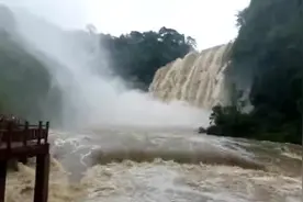 黄果树瀑布水量猛涨，水帘洞天星桥被封