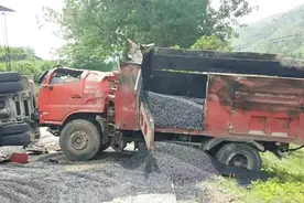 重庆南川发生惨烈车祸 两货车相撞致3死2伤视频封面