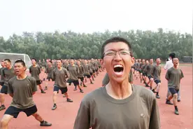 想报考军校？中国军校排行榜了解一下，看看“学长”们的战绩如何视频封面