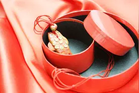 女孩子脚上绑红绳，有什么特殊意义？很多人都不知道！视频封面