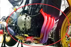 摩托车烧色“钛合金”排气管，拧油门烧的通红变漂亮蓝色！视频封面