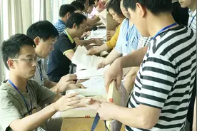 高考考场里的那些事 监考教师不能单独行动 考卷不能遗失一份视频封面