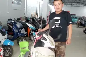 电动车大灯开关坏了，老师傅教你用一个小工具，轻松更换