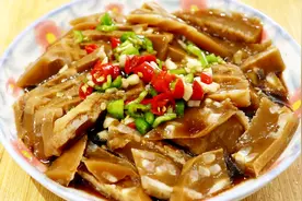 一张猪皮，一碗酱，一煮一调，做出来的这道菜入口即化