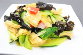 夏天常吃这道菜，黄瓜炒腐竹，少油，色泽清新营养，简单易做