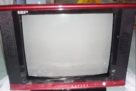 老式电视机千万不要当废品卖掉！只需简单改造一下，就可值很多钱