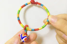 端午节到了，亲手编织一款五彩绳手链为孩子系上，满满的爱视频封面